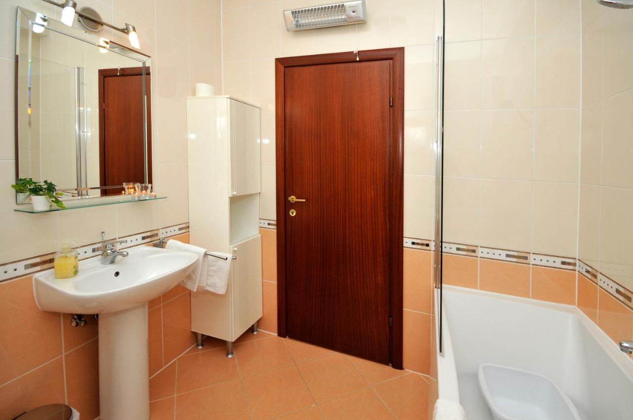 Apartments Roza Трогир Екстериор снимка
