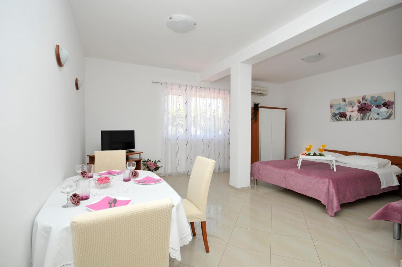 Apartments Roza Трогир Екстериор снимка