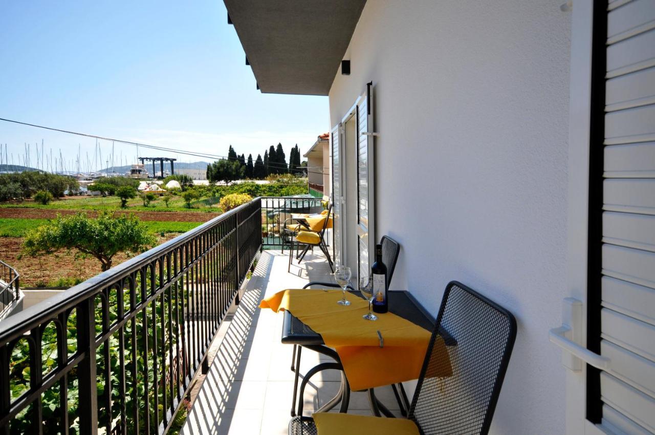 Apartments Roza Трогир Екстериор снимка