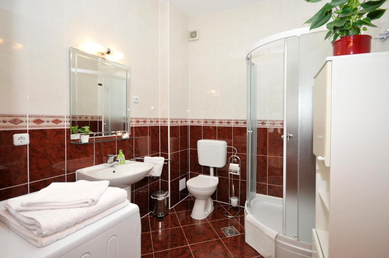 Apartments Roza Трогир Екстериор снимка