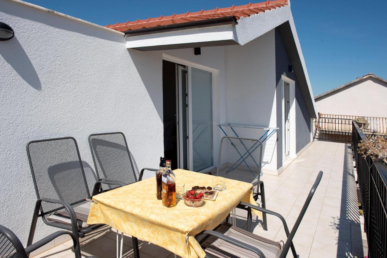 Apartments Roza Трогир Екстериор снимка
