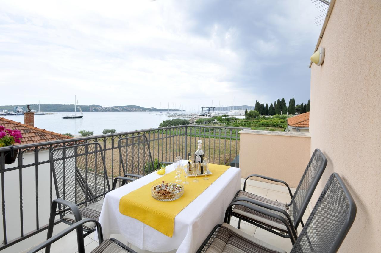 Apartments Roza Трогир Екстериор снимка